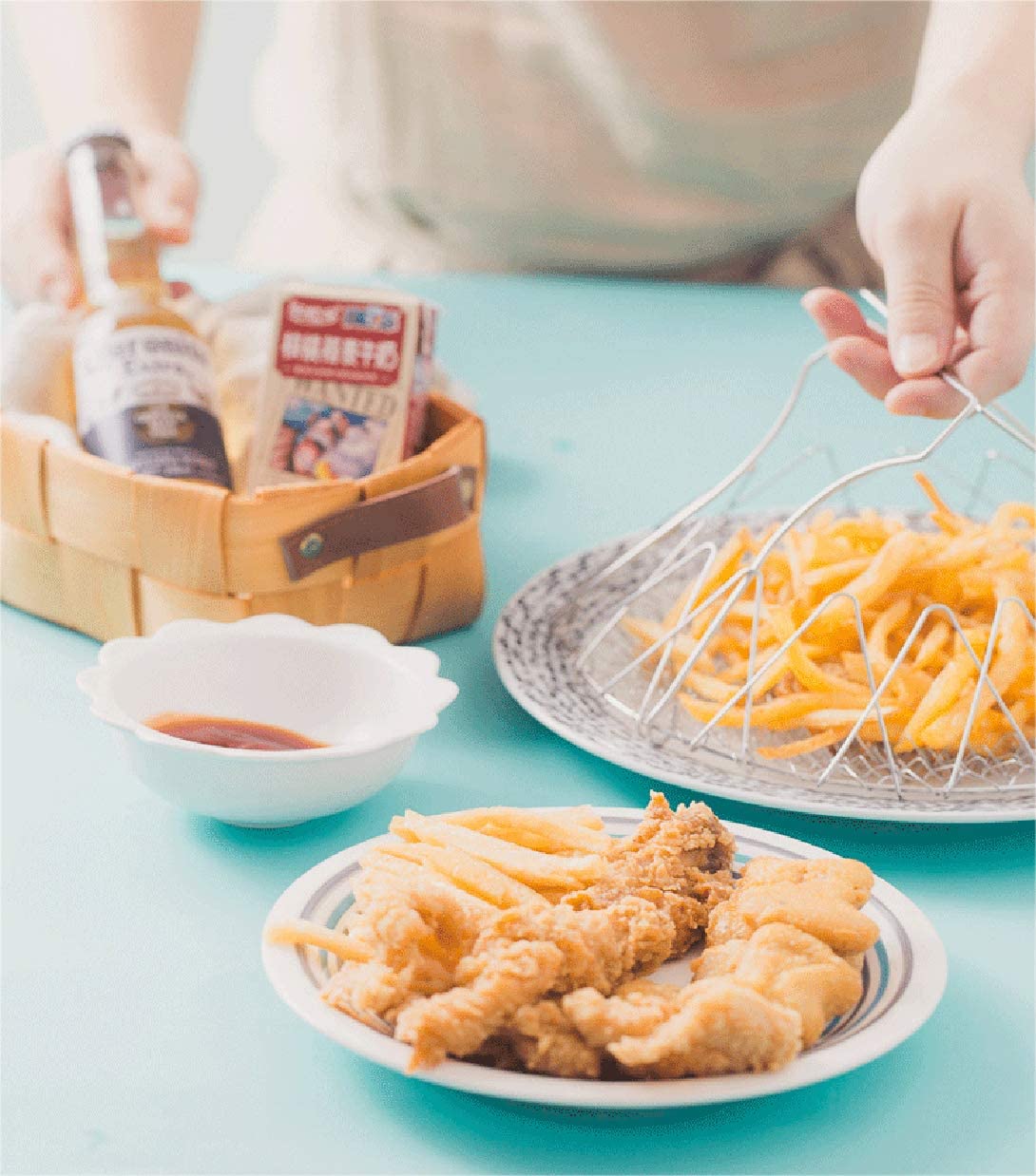 Durable stainless steel strainer basket for deep frying and draining oil